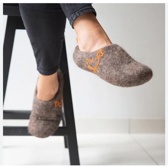 Wildllama Scandinavian felt felted wool slippers in brown size large - Picture 1 of 12